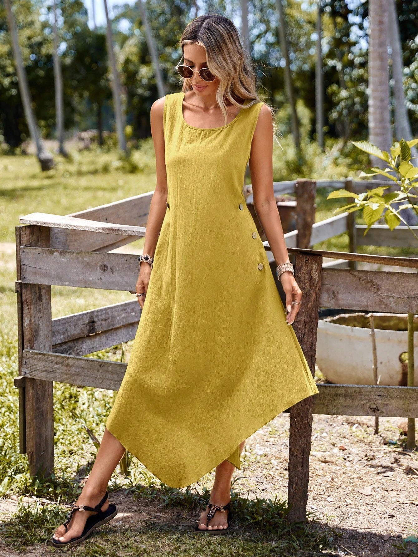 Vestido Longo de Linho Assimétrico com Botões