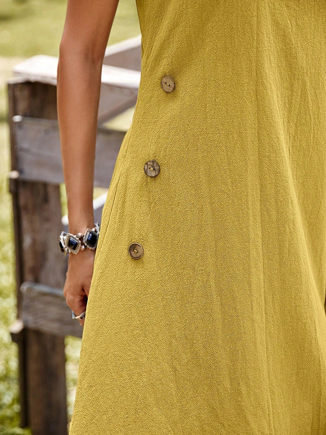 Vestido Longo de Linho Assimétrico com Botões