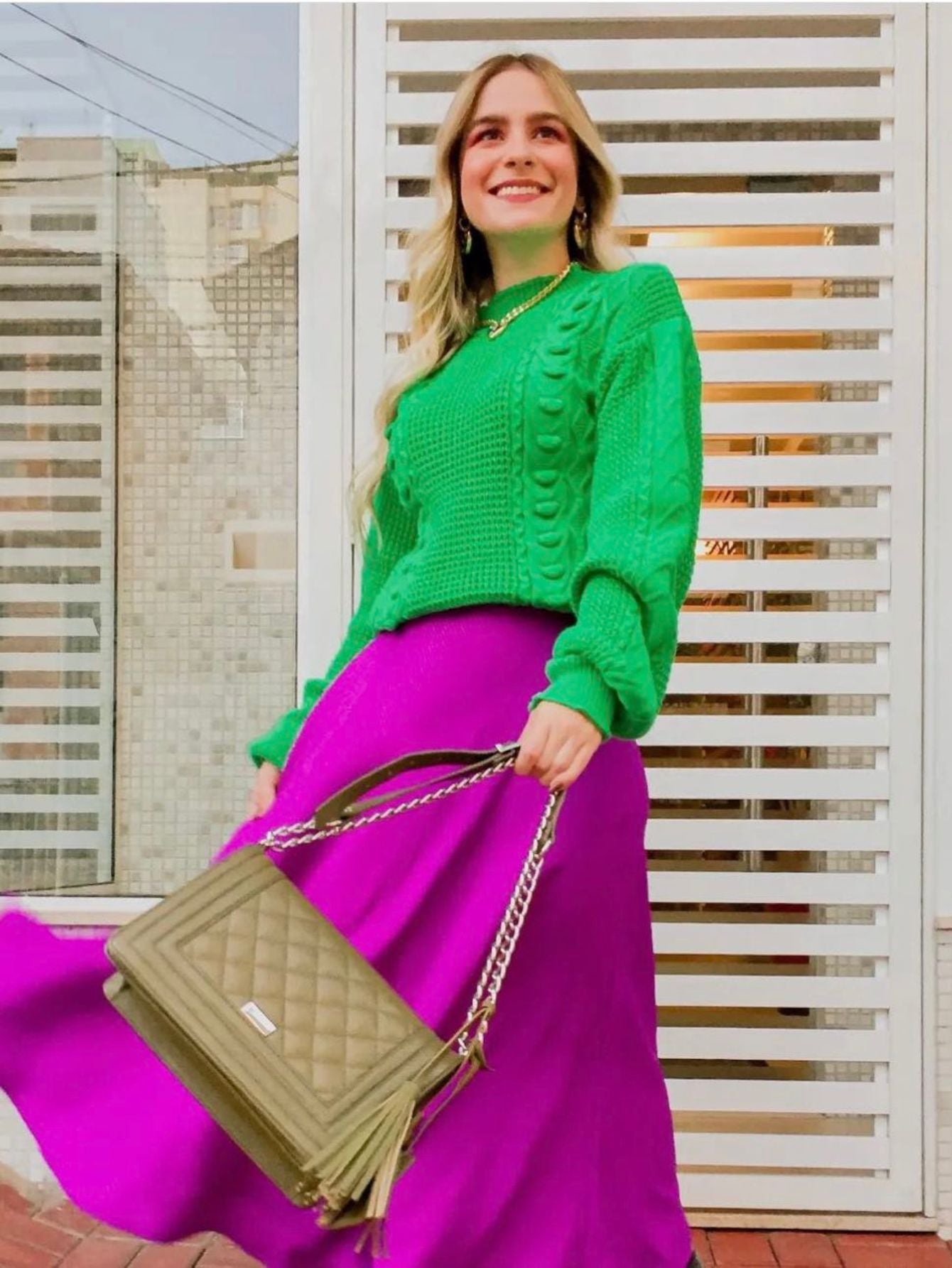 Suéter Feminino em Tricô com Tranças e Mangas Amplas – Rafaela