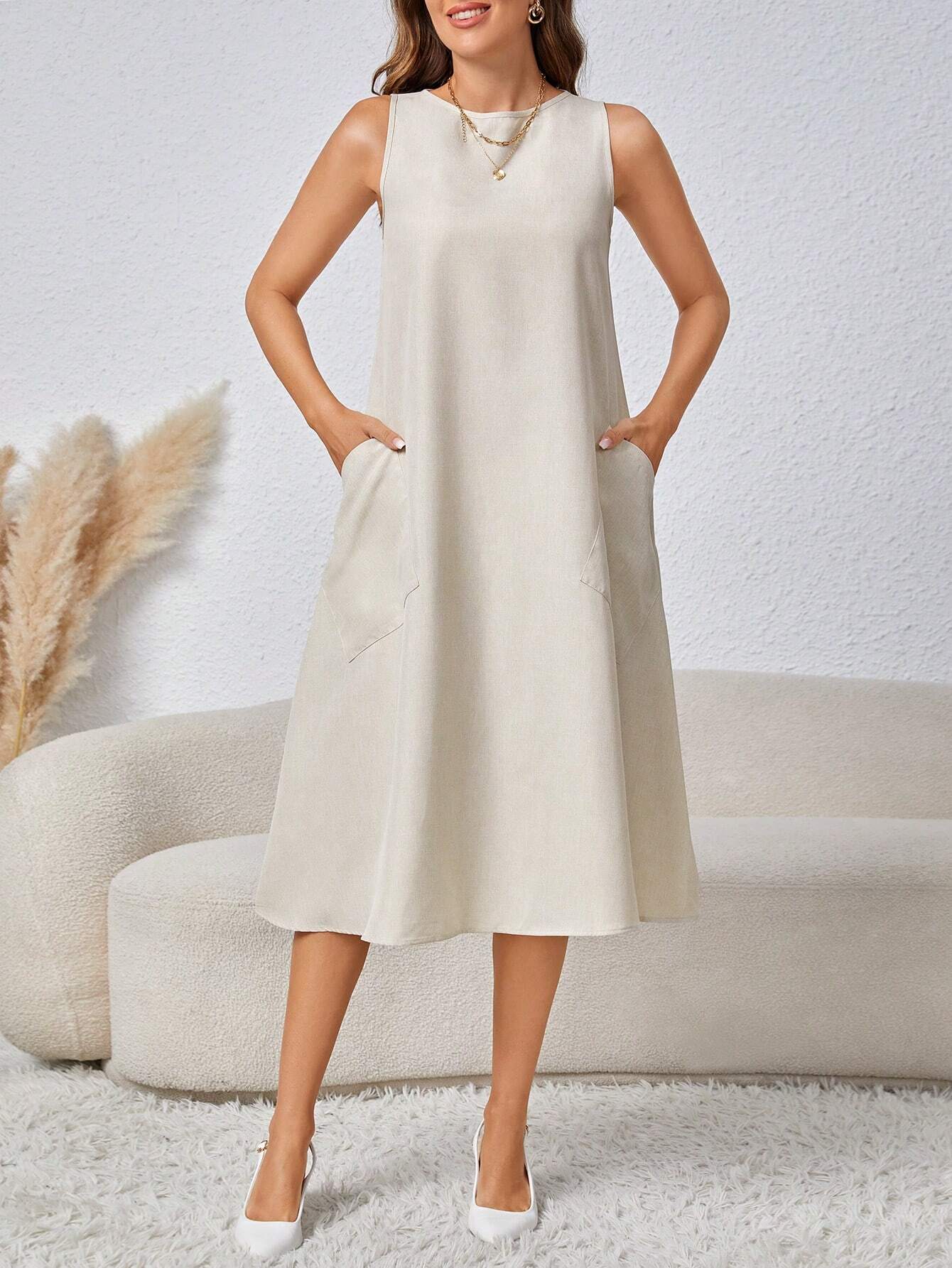 Vestido Sem Mangas com Bolso Inclinado