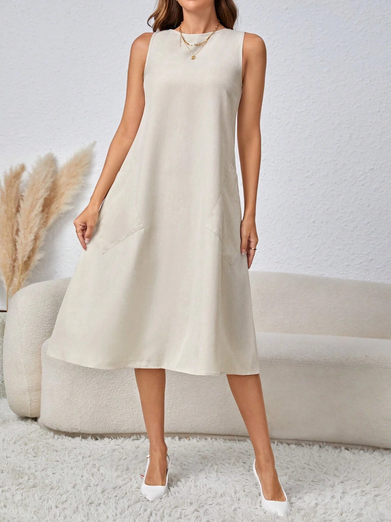 Vestido Sem Mangas com Bolso Inclinado