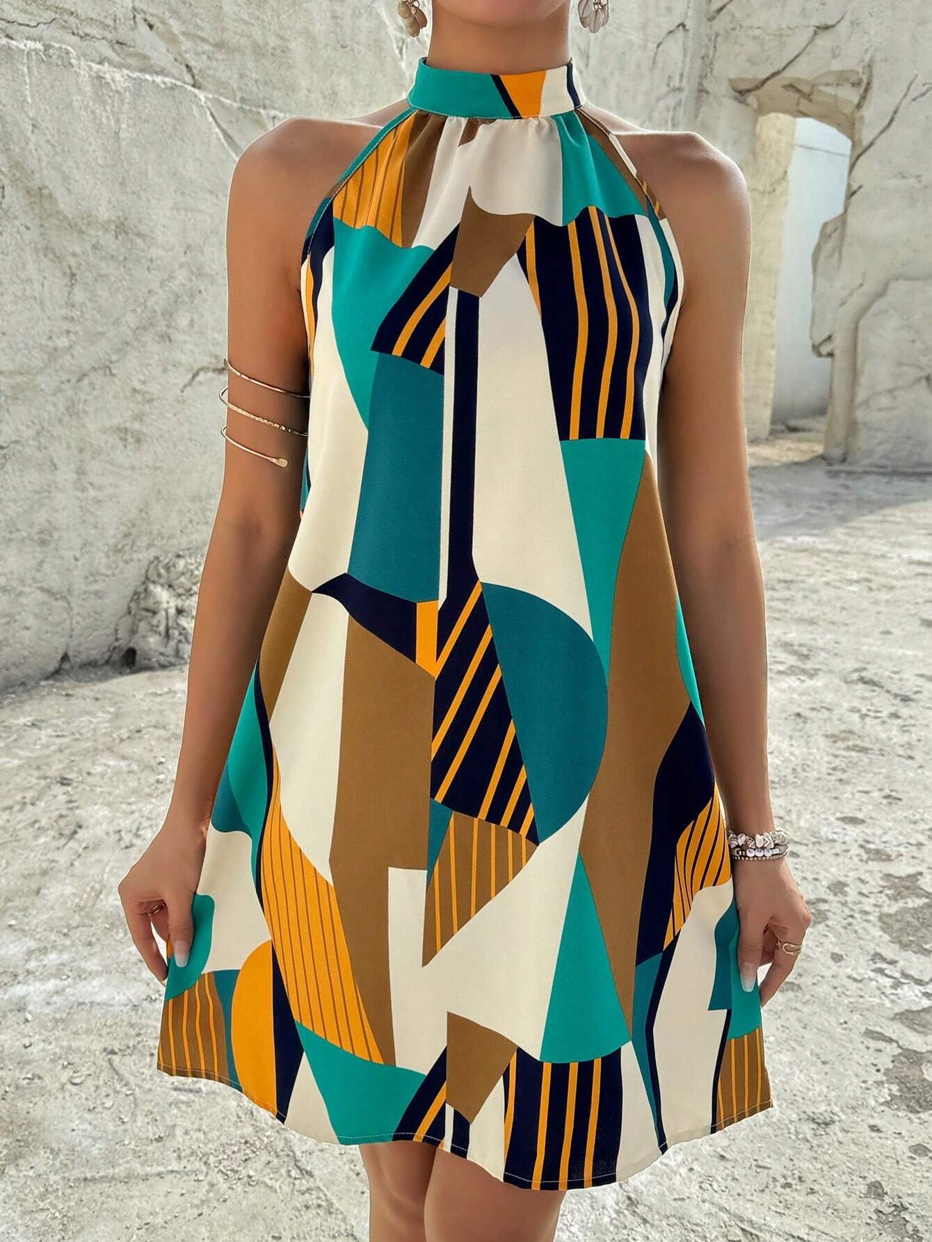 Vestido Curto com Decote Halter - Vanessa