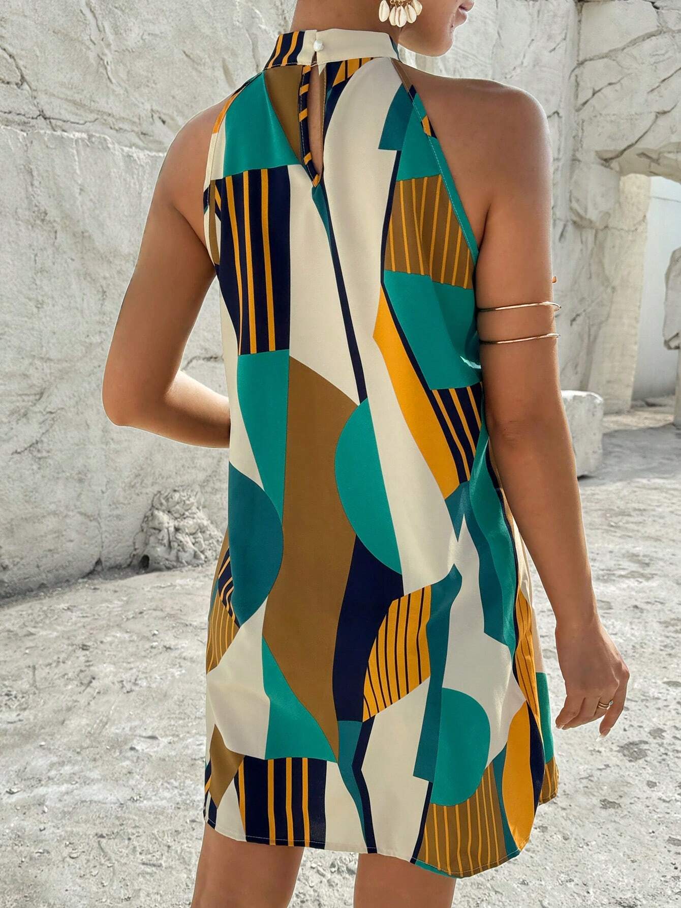 Vestido Curto com Decote Halter - Vanessa
