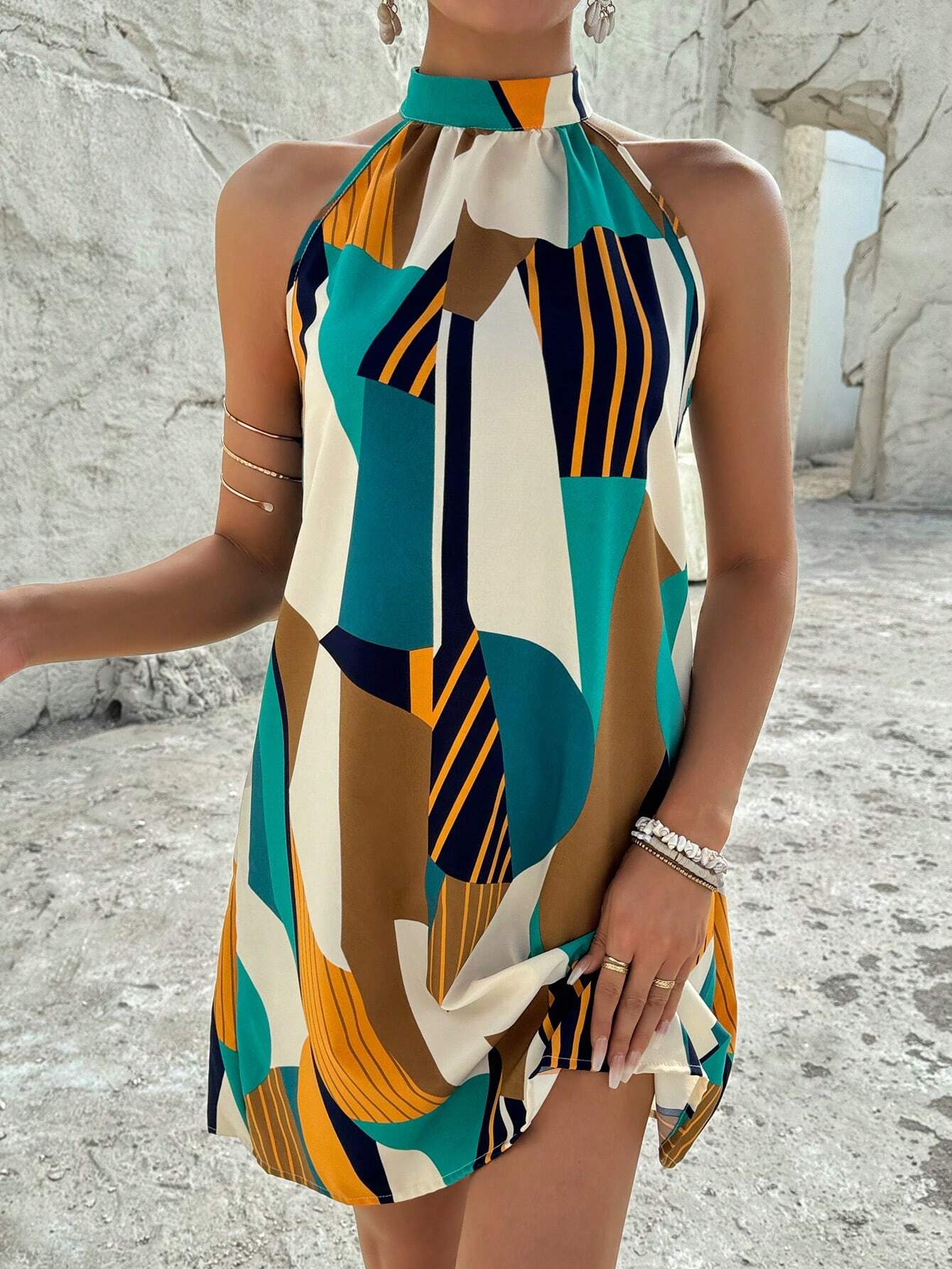Vestido Curto com Decote Halter - Vanessa