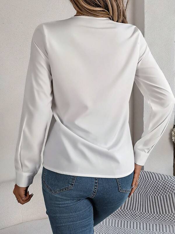 Camisa Feminina Manga Longa e Decote V
