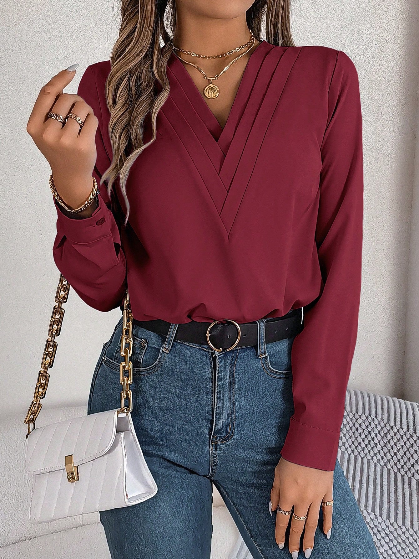 Camisa Feminina Manga Longa e Decote V
