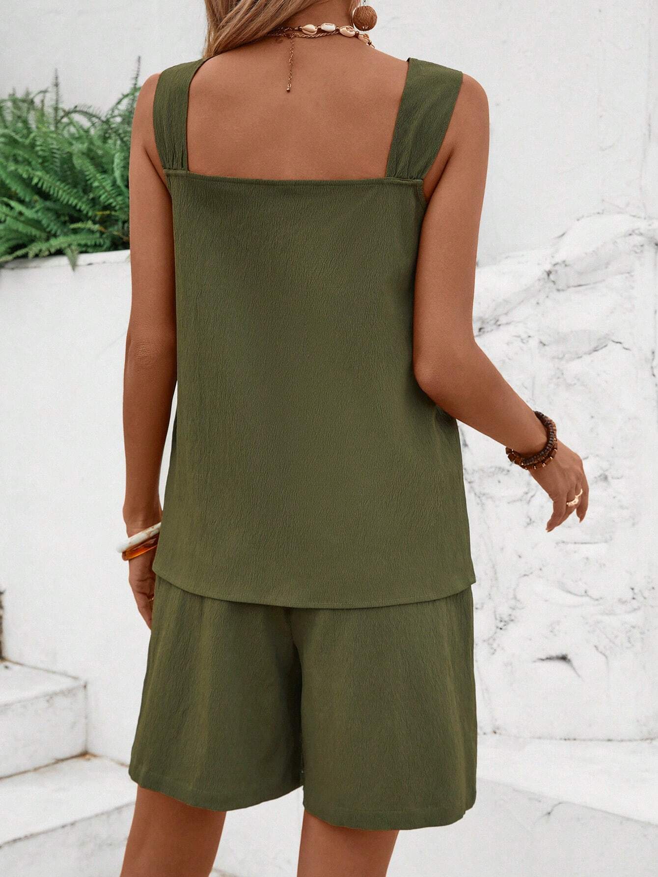 Conjunto Feminino de Top com Alça e Shorts Sólido