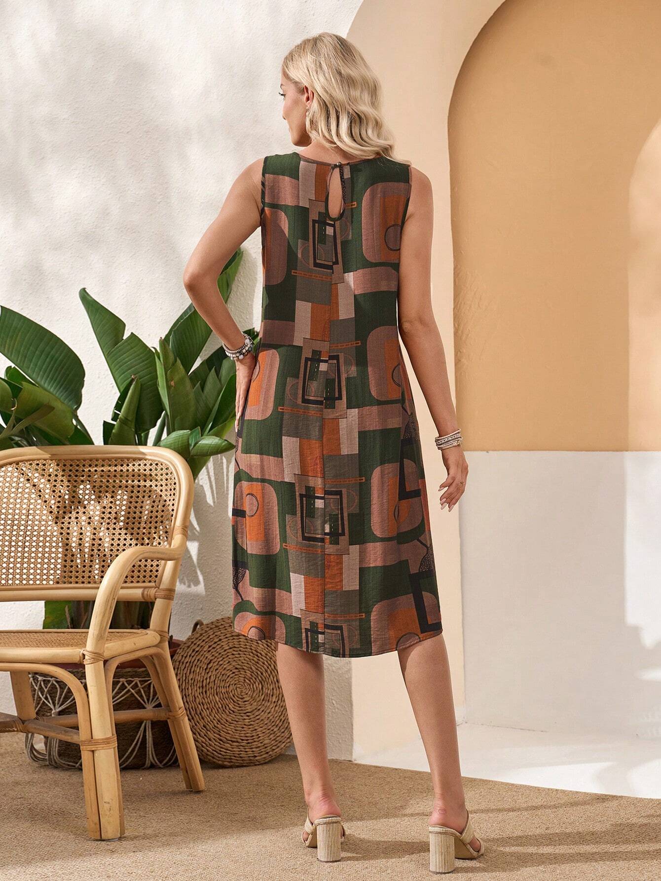 Vestido Midi com Estampa Sem Mangas
