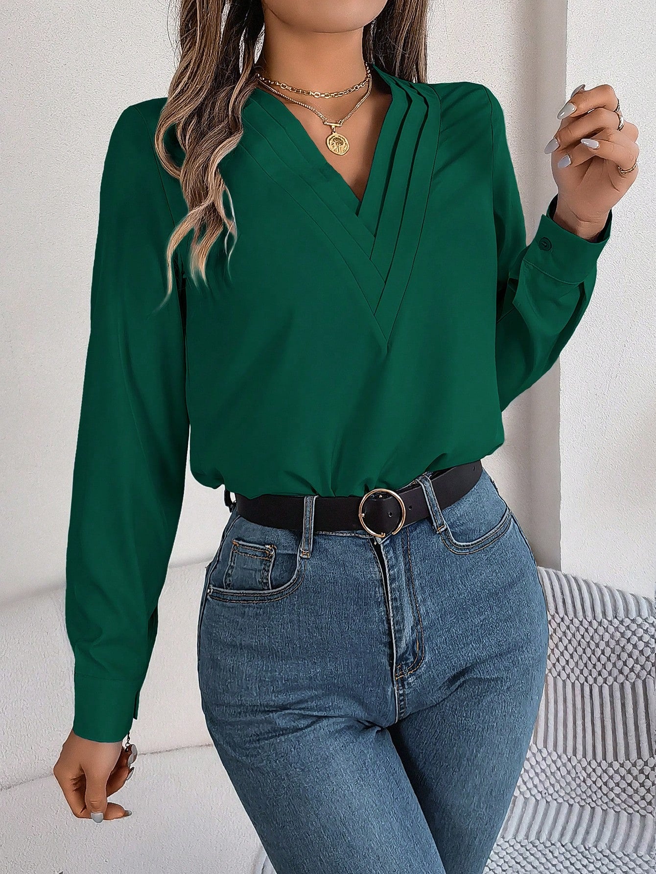 Camisa Feminina Manga Longa e Decote V