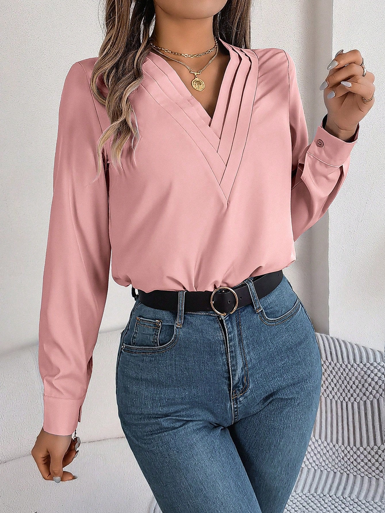 Camisa Feminina Manga Longa e Decote V