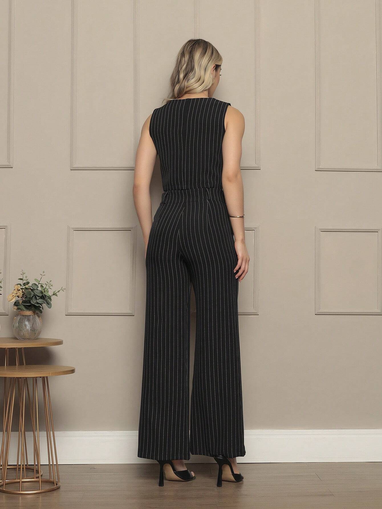 Conjunto Feminino de Alfaiataria com Colete e Calça - Casual/Social