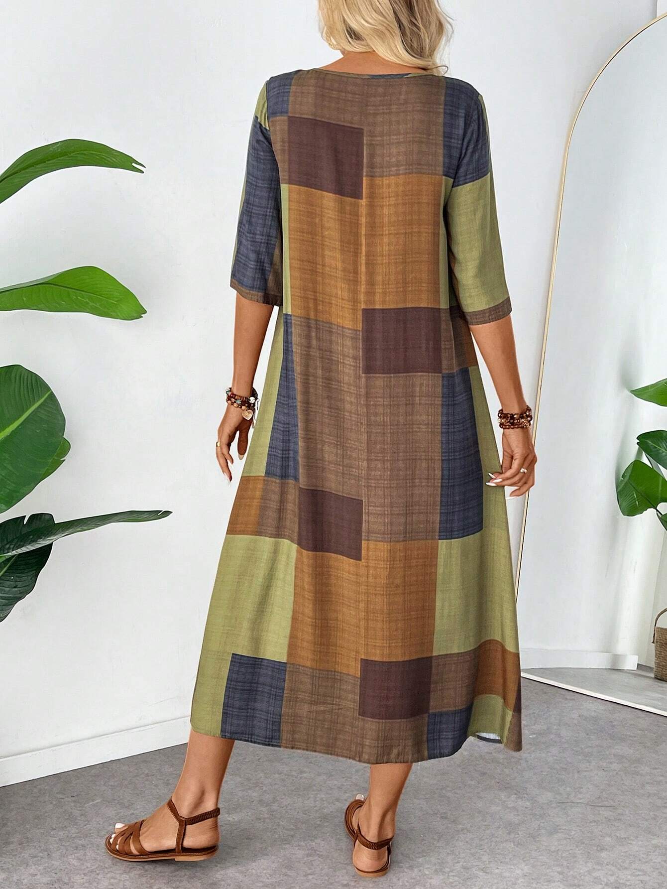 Vestido Midi Solto com Manga 3/4 e Estampado