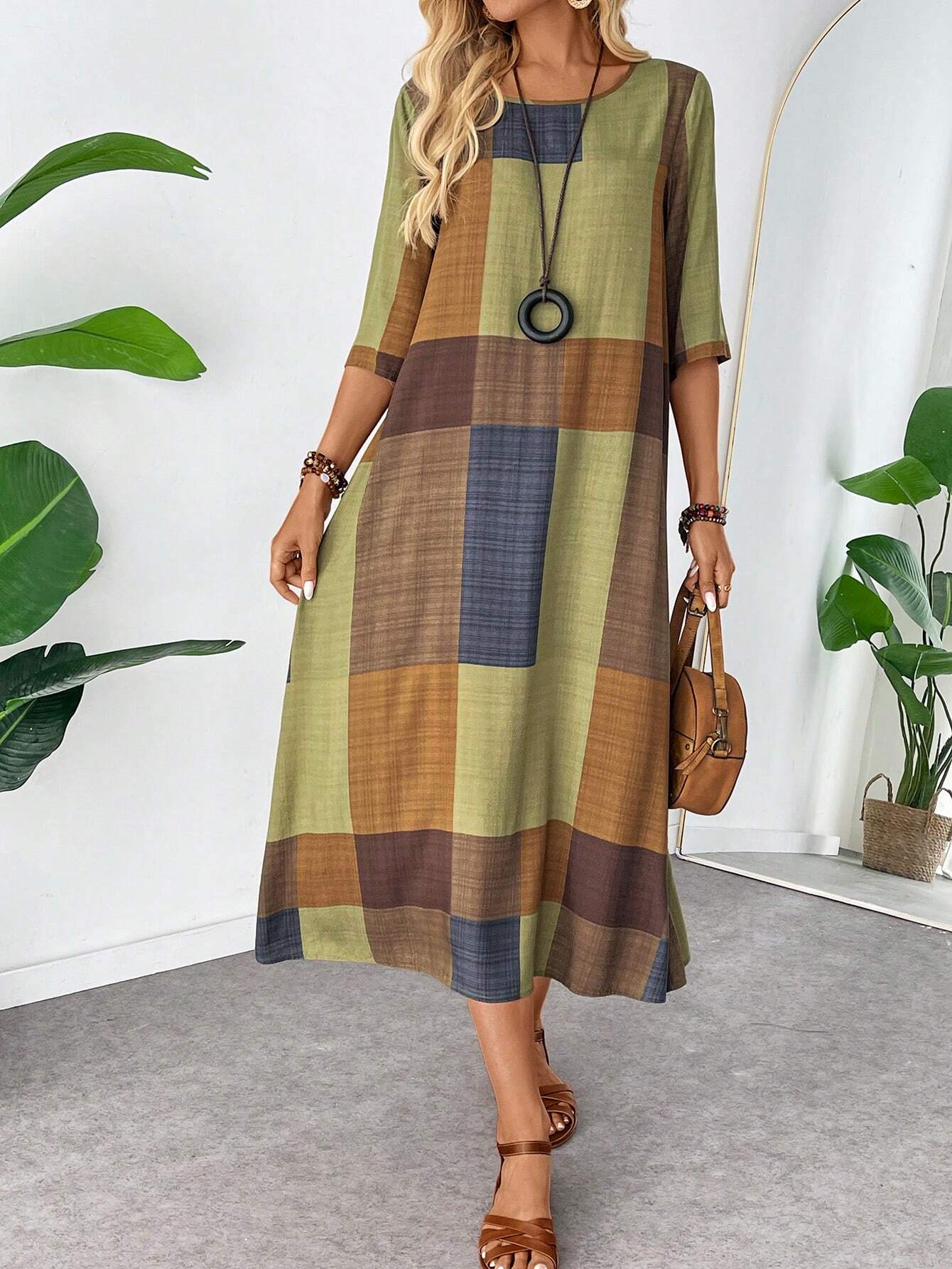 Vestido Midi Solto com Manga 3/4 e Estampado