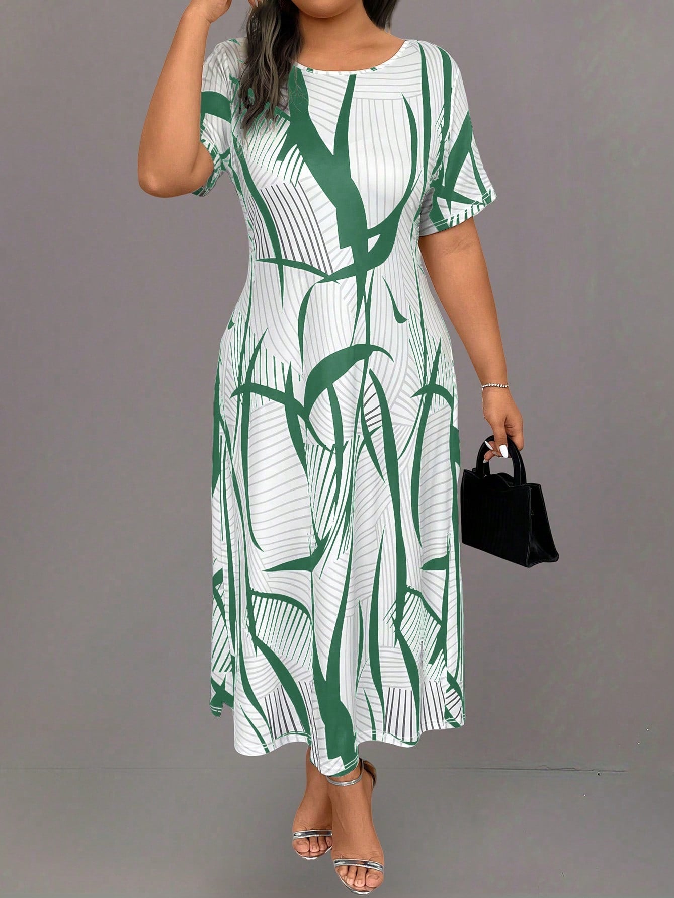 Vestido Longo Casual Plus Size com Estampa Geométrica e Listrada