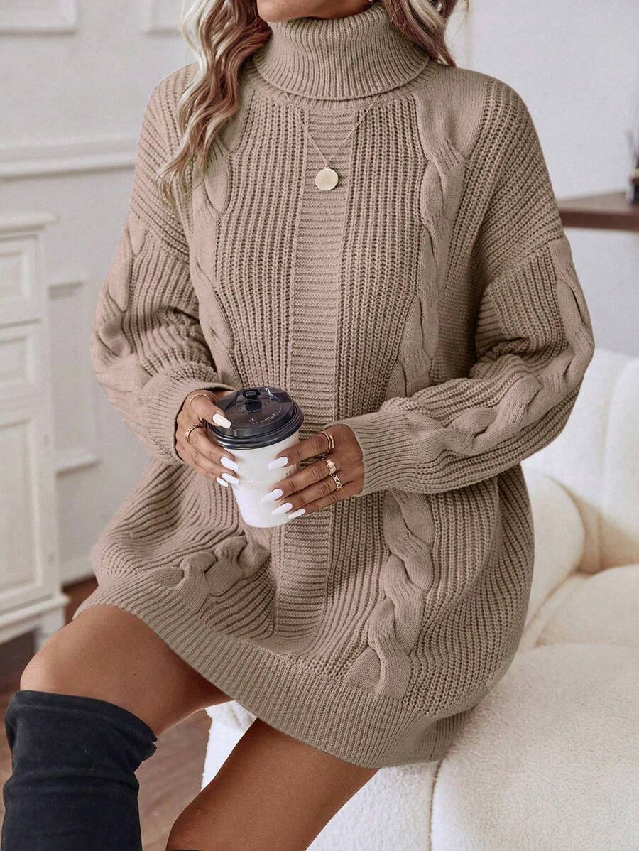 Vestido Tricô com Gola Alta e Ponto em Cabo – Rafaella