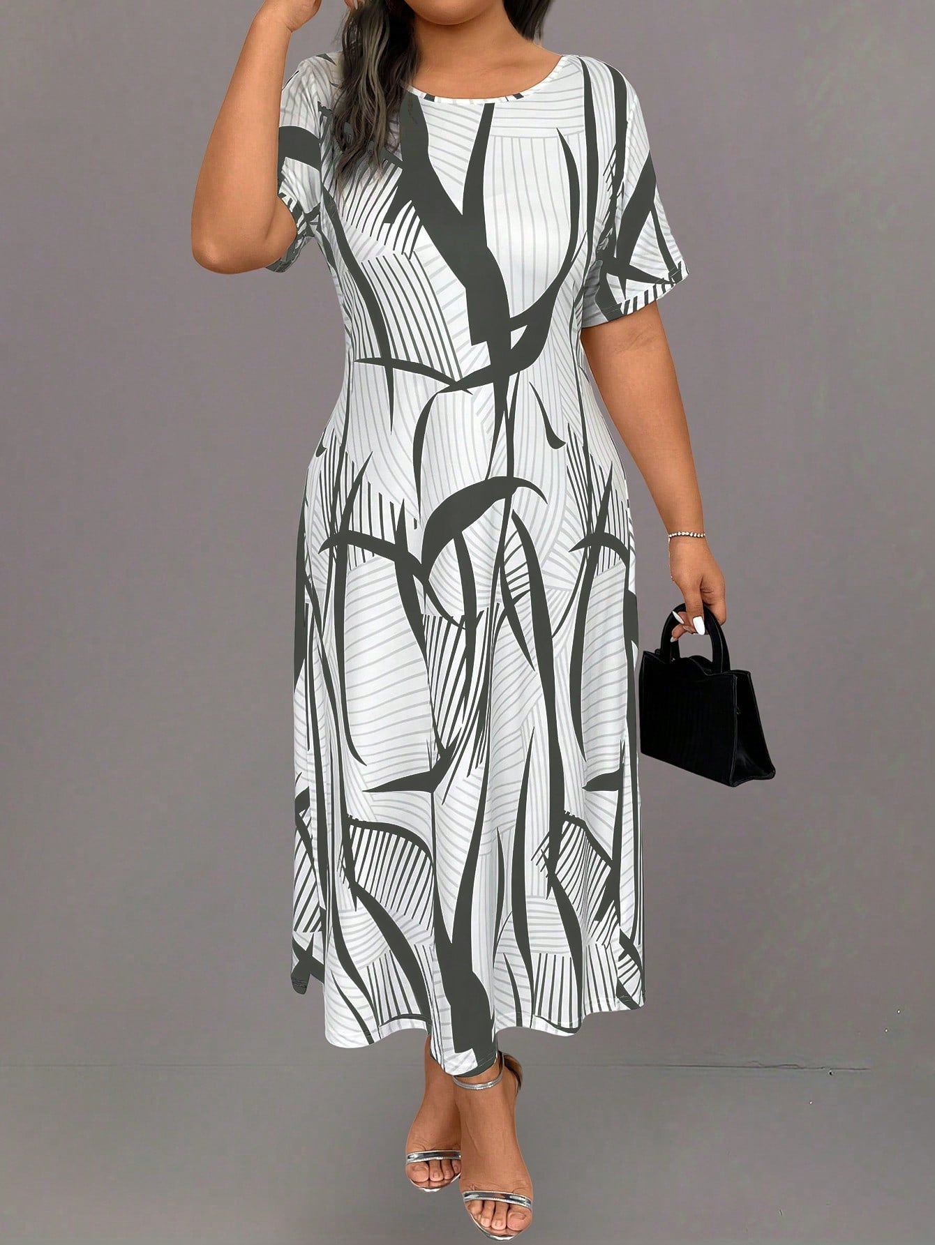 Vestido Longo Casual Plus Size com Estampa Geométrica e Listrada