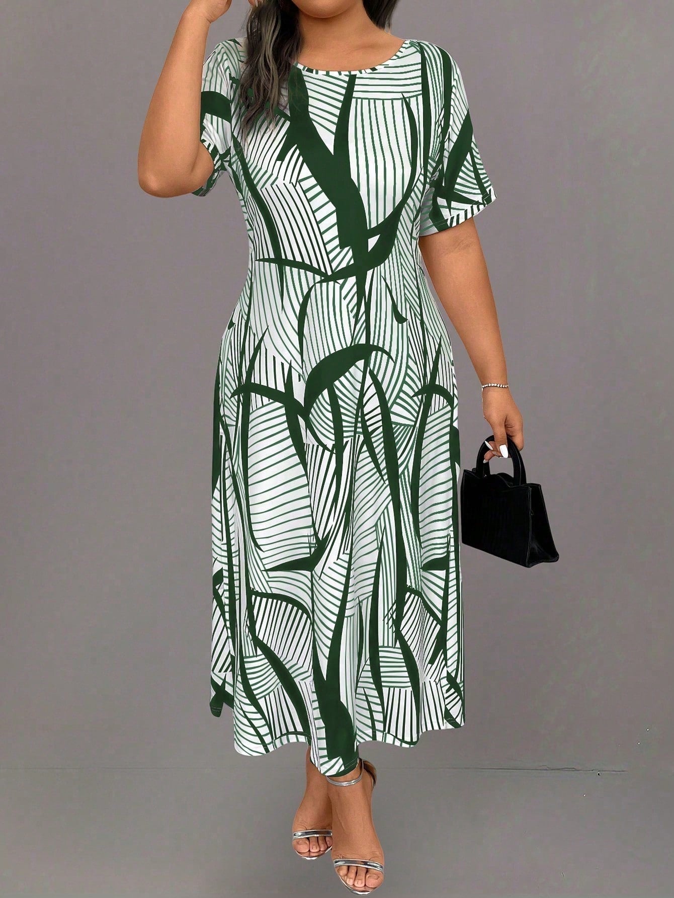 Vestido Longo Casual Plus Size com Estampa Geométrica e Listrada