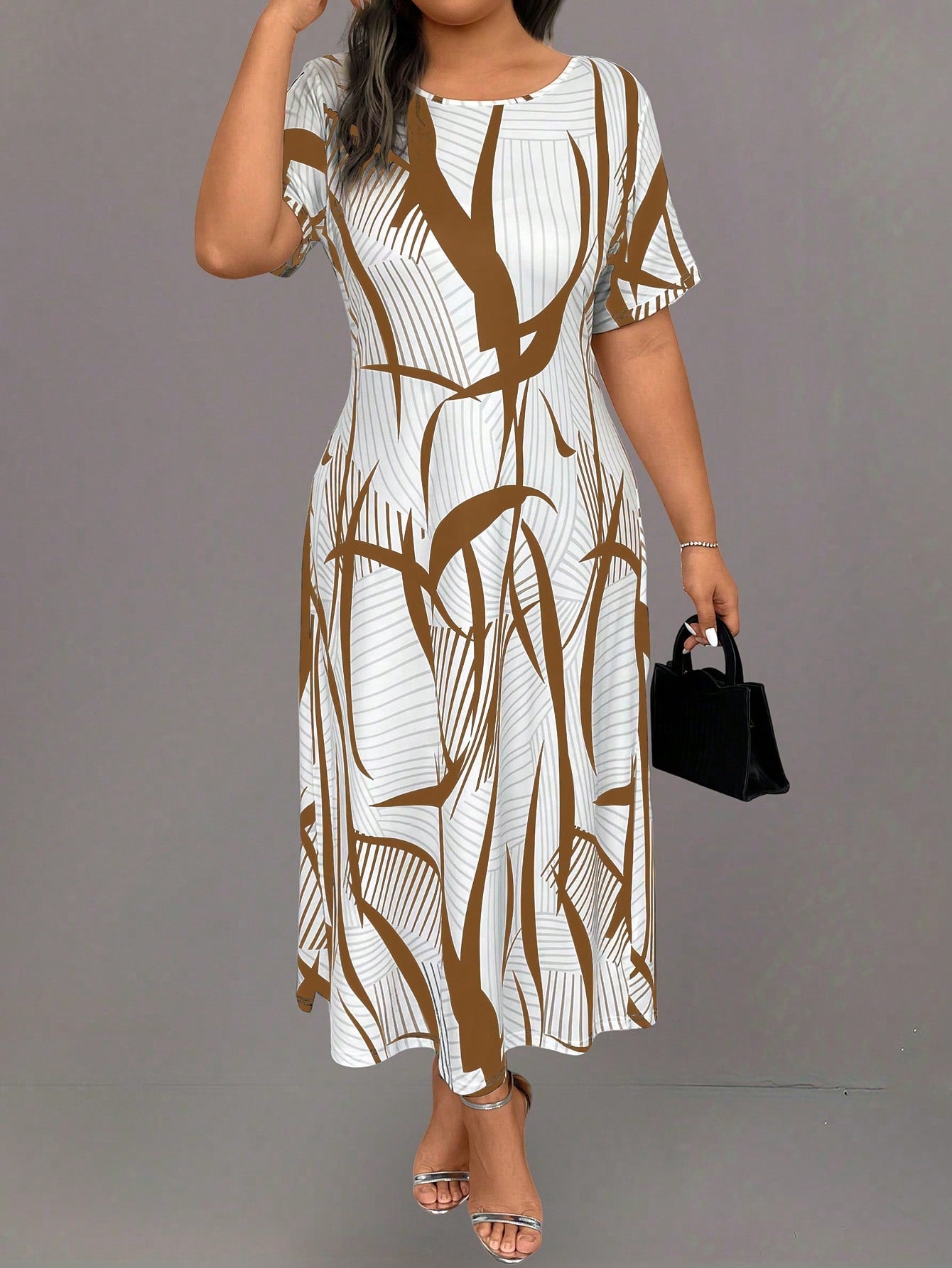 Vestido Longo Casual Plus Size com Estampa Geométrica e Listrada