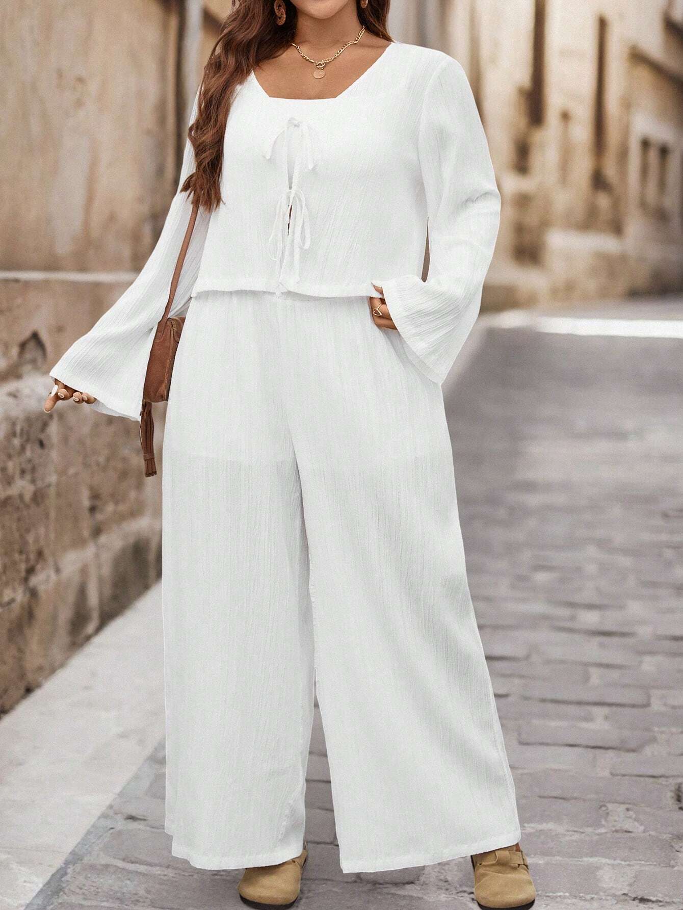 Conjunto Plus Size Branco com Manga Flare – Elisa