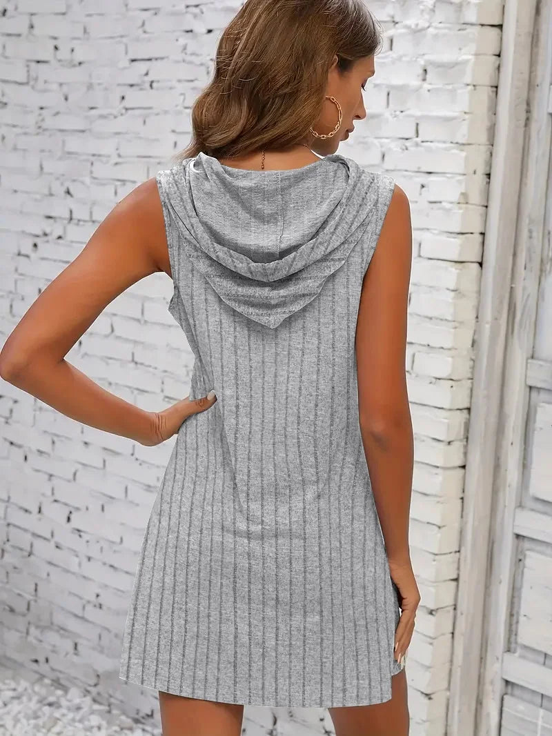 Vestido Curto com Capuz