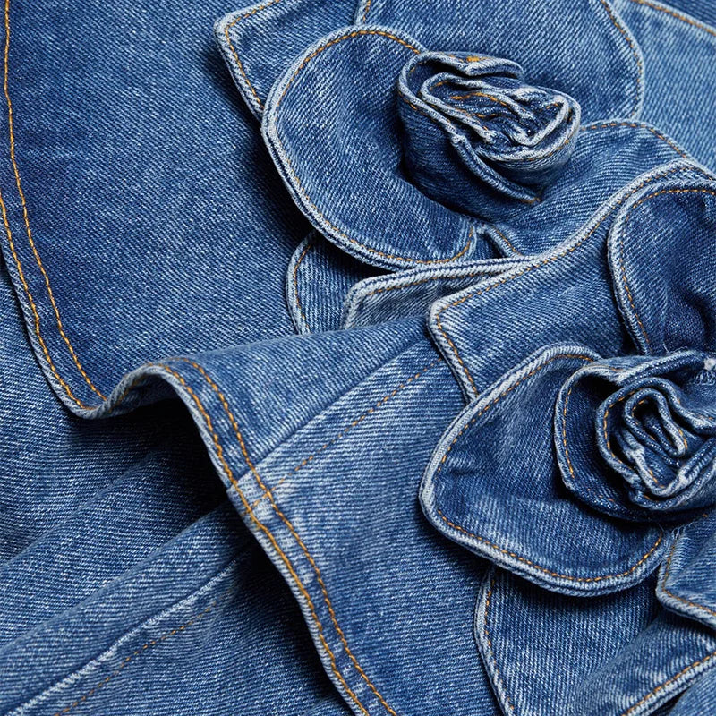 Vestido Curto em Jeans com Flores 3d