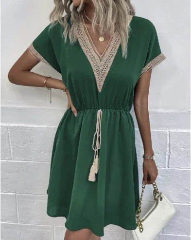 Vestido Midi com Gola V em Renda