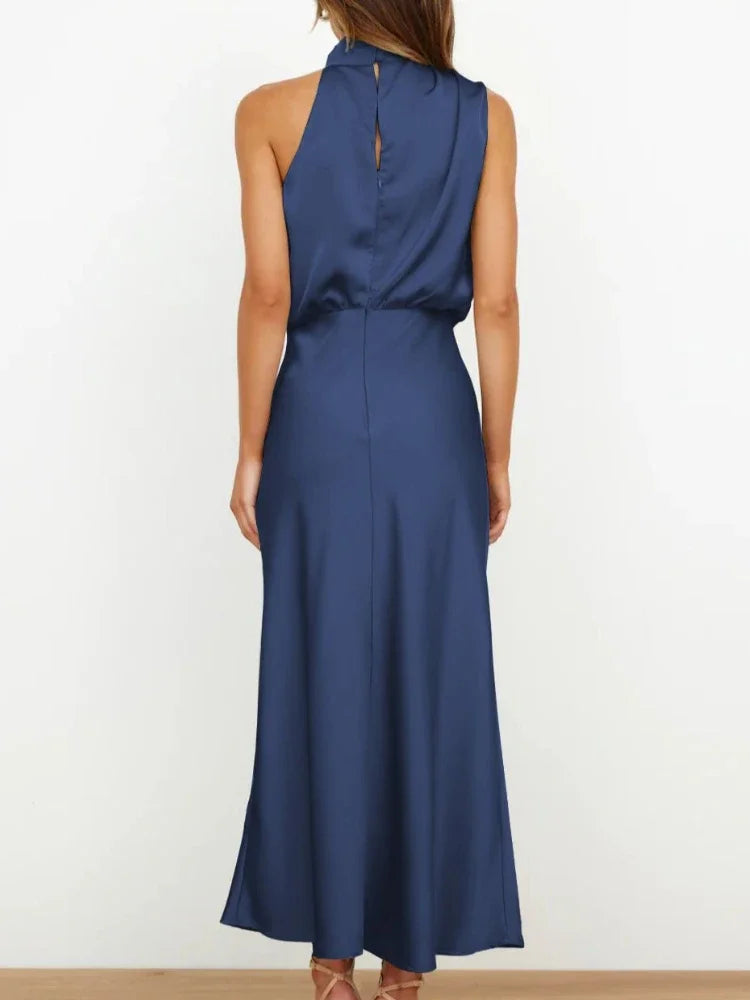 Vestido de Cetim Sem Mangas