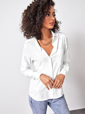 Camisa Feminina Branca com Bolso e Botões Frontais - Elegância e Estilo Casual