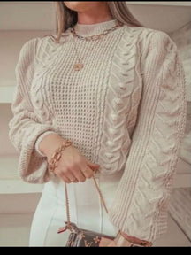 Suéter Feminino em Tricô com Tranças e Mangas Amplas – Rafaela
