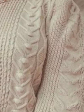 Suéter Feminino em Tricô com Tranças e Mangas Amplas – Rafaela