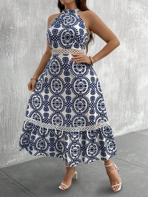 Vestido Plus Size Boho com Estampa Tribal e Ombro Aberto - Modelo Vintage