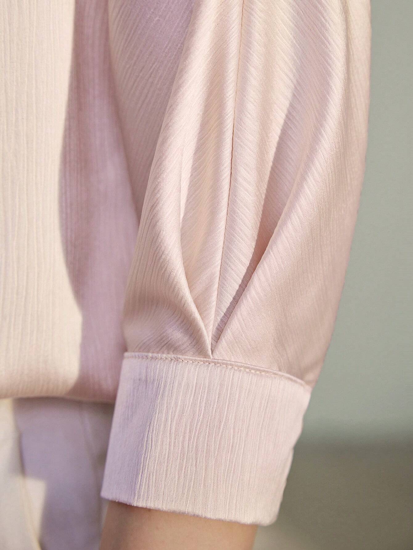 Blusa Feminina Premium com Textura Sólida e Fechadura Traseira