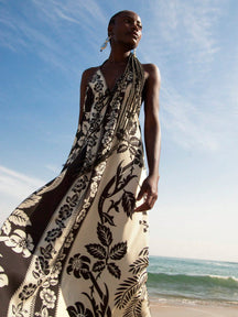 Vestido Longo de Praia com Estampa Tropical, Alças Finas e Cintura Alta - Boho Casual