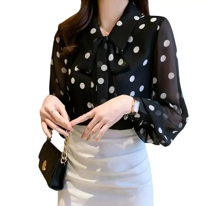 Blusa Feminina Decote Redondo com Detalhe Pérola Drapeado