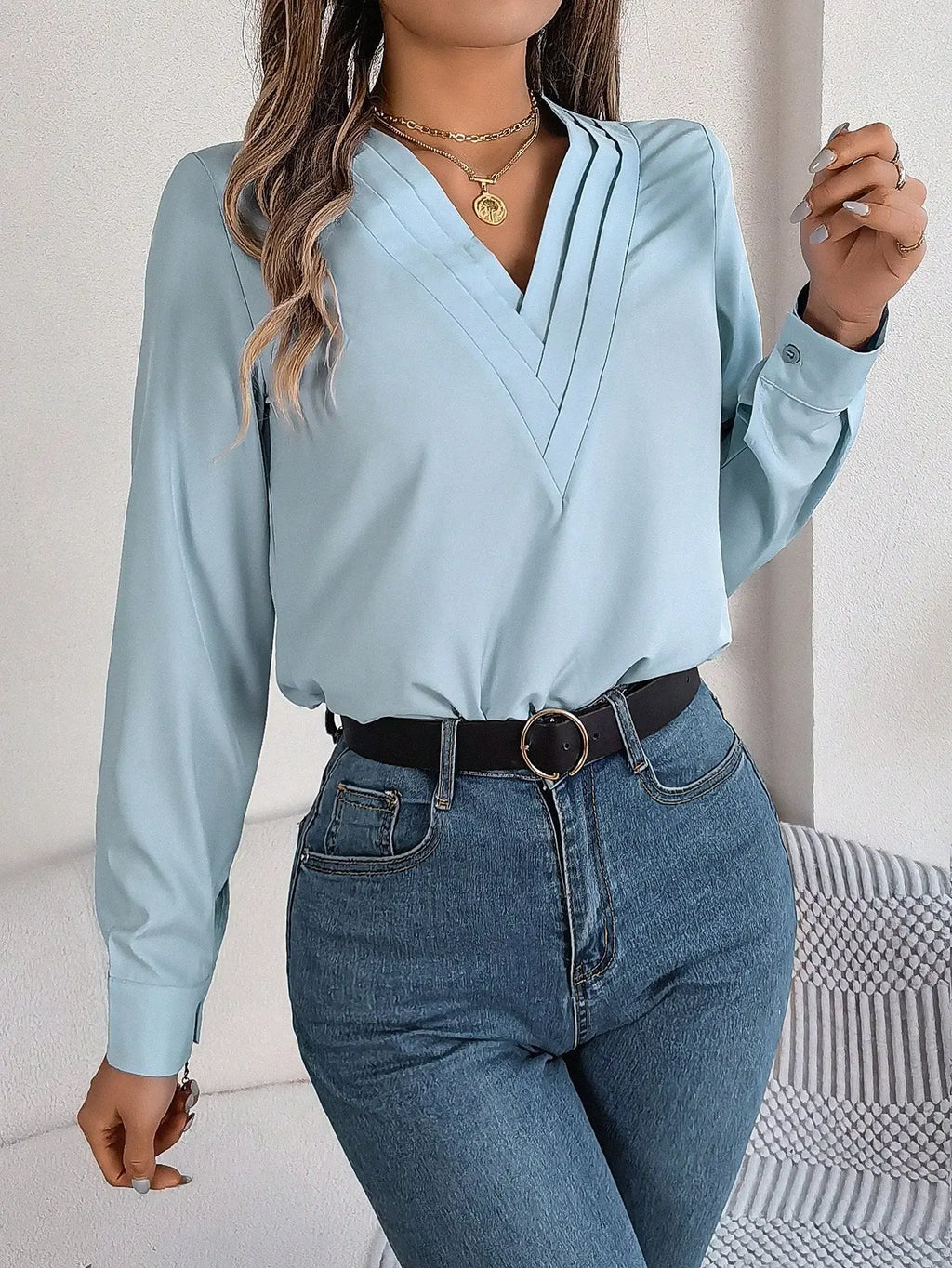 Camisa Feminina Manga Longa e Decote V