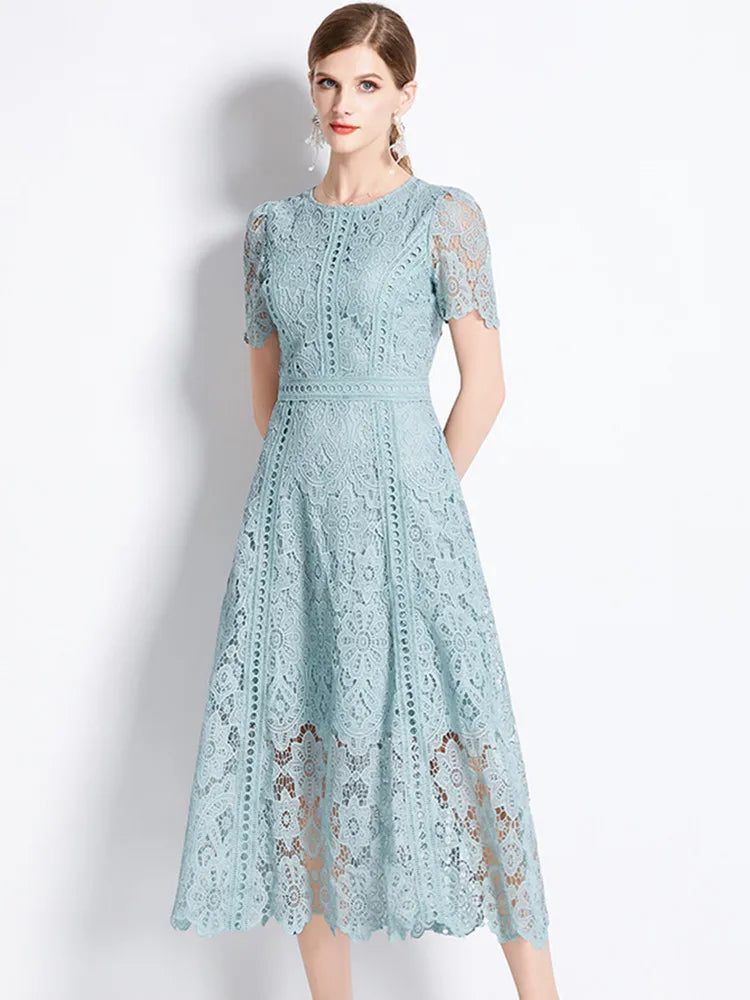 Vestido de Renda com Manga Curta