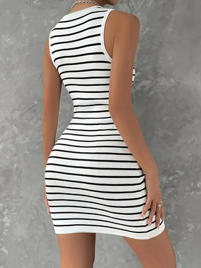 Vestido Curto com Zíper Listrado