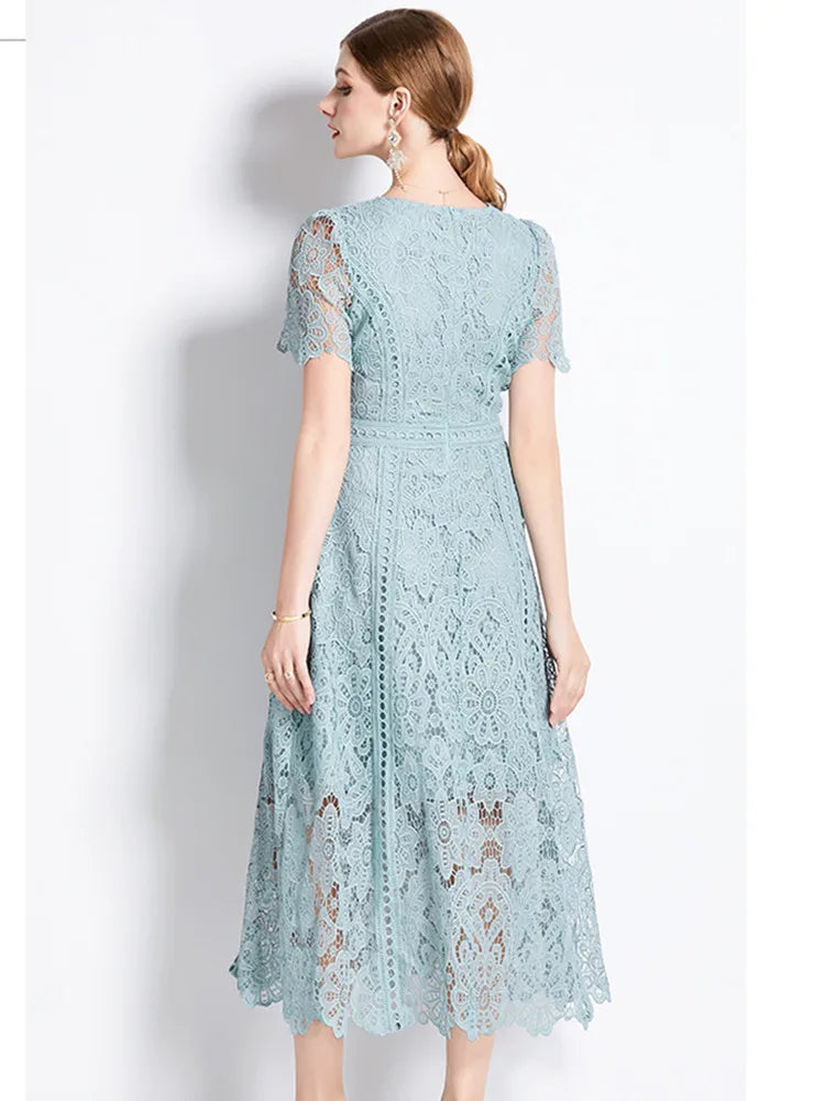 Vestido de Renda com Manga Curta