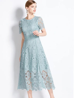 Vestido de Renda com Manga Curta