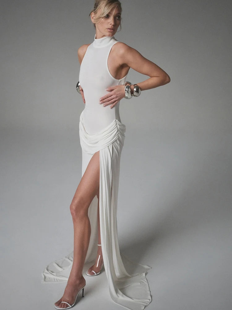 Vestido Longo com Fenda e Sem Mangas