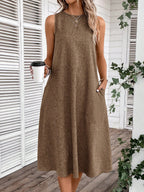 Vestido Sem Mangas com Bolso Inclinado
