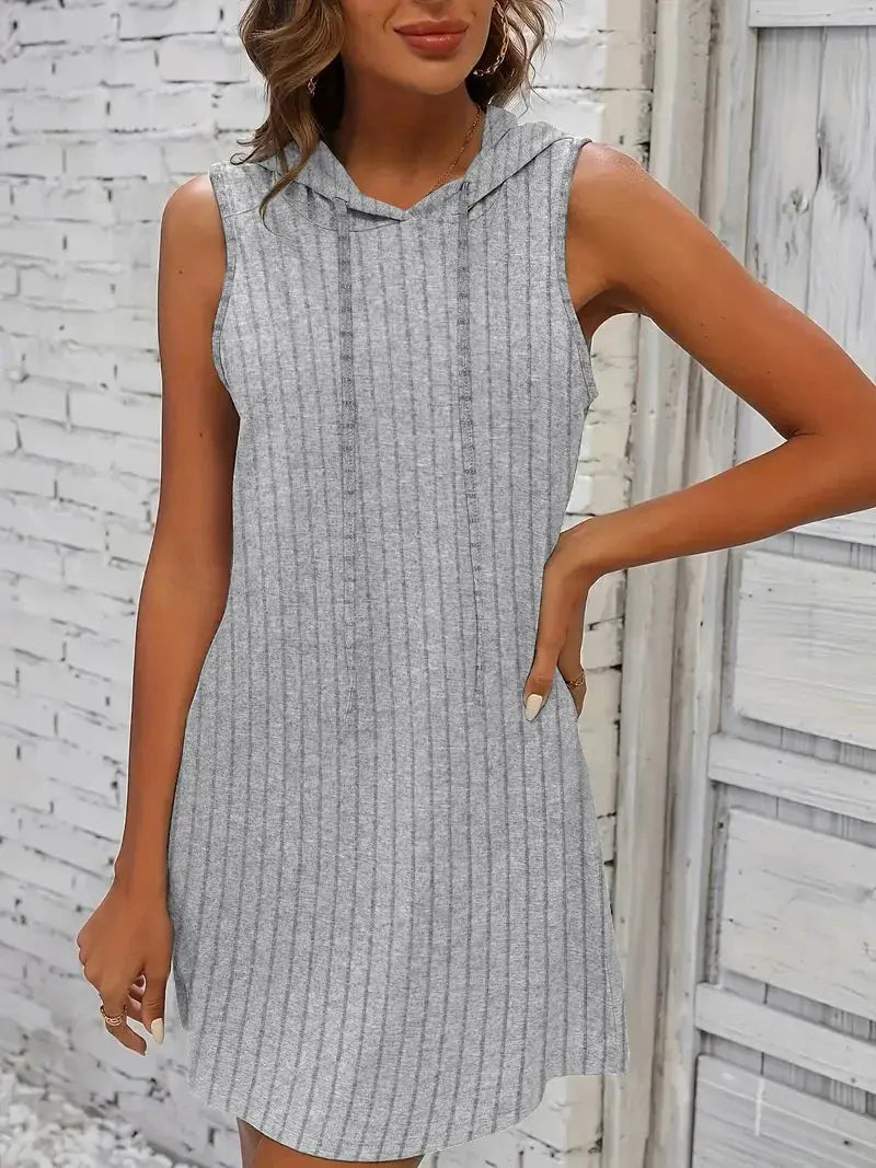 Vestido Curto com Capuz