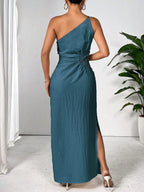 Vestido Longo Azul Assimétrico com Design de Pregas