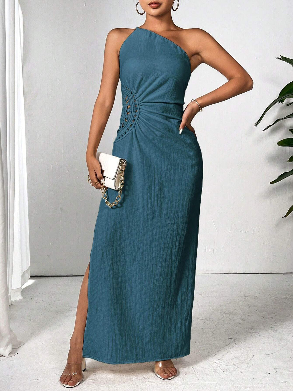 Vestido Longo Azul Assimétrico com Design de Pregas