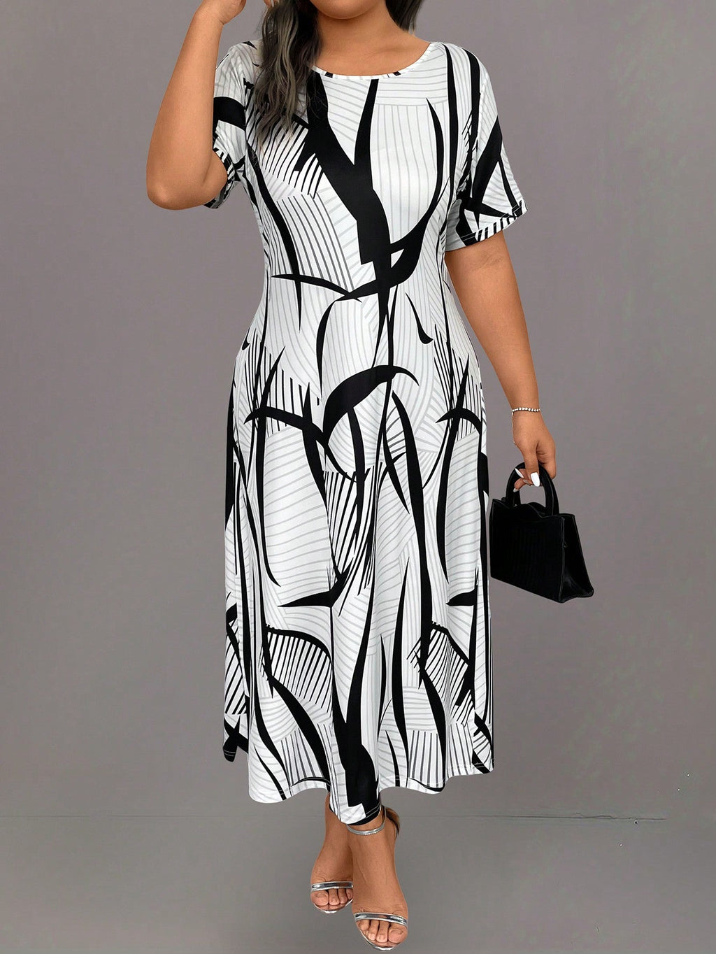 Vestido Longo Casual Plus Size com Estampa Geométrica e Listrada