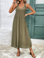 Vestido Feminino Longo com Decote em V