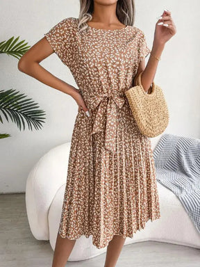 Vestido Manga Curta Plissado Aline - Camel-XXG - HumArraso