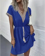 Vestido Midi com Gola V em Renda