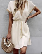 Vestido Midi com Gola V em Renda