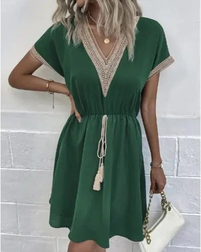 Vestido Midi com Gola V em Renda